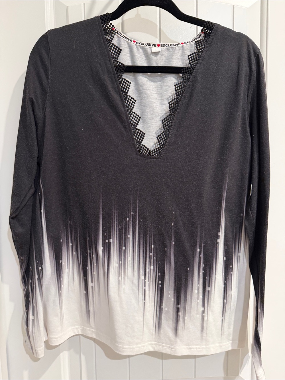 Black & White Ombre V-Neck Long Sleeve Top
